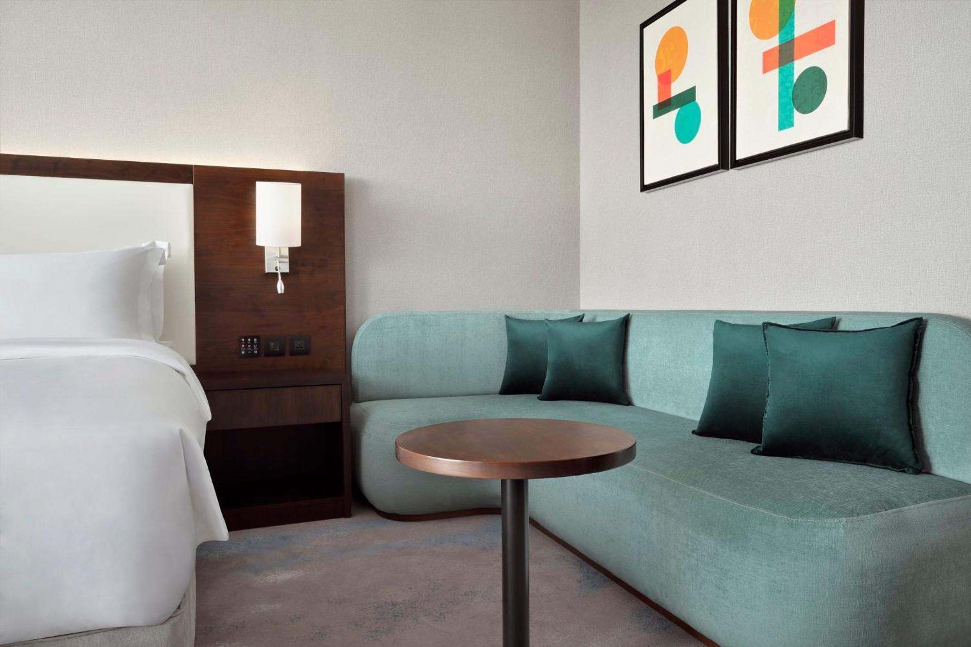 Corniche By Ihg Hotel 4*